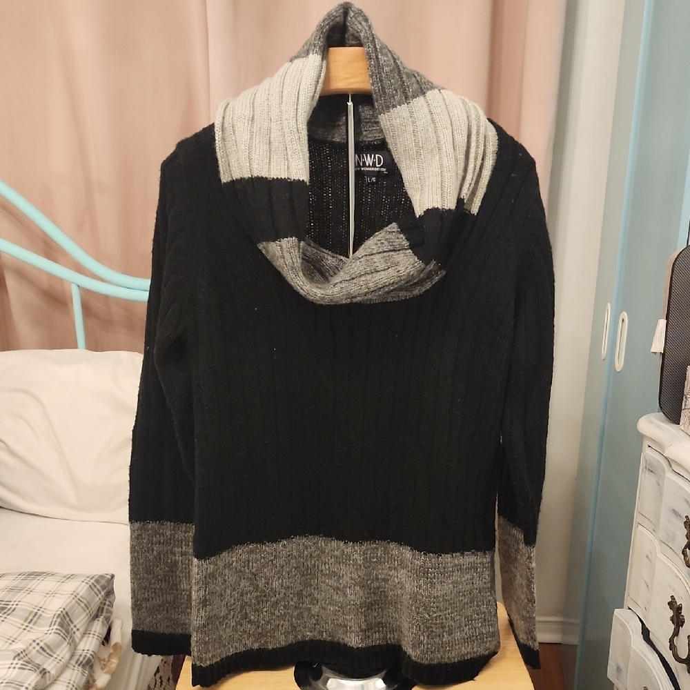 Black and Gray Women's Sweater